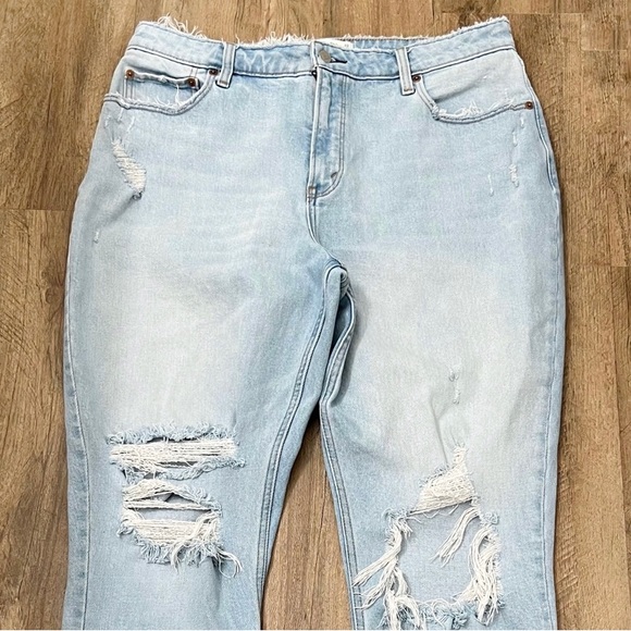 Abercrombie & Fitch The Skinny High Rise Curve Love Distressed Jeans - Picture 4 of 10